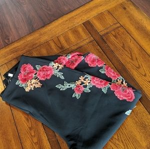 Floral embroidered fitted pants